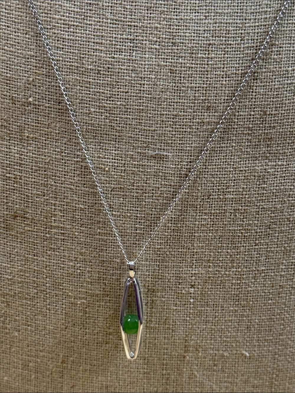 Sterling Silver sterling Necklace with Green jade Bead Pendant vintage